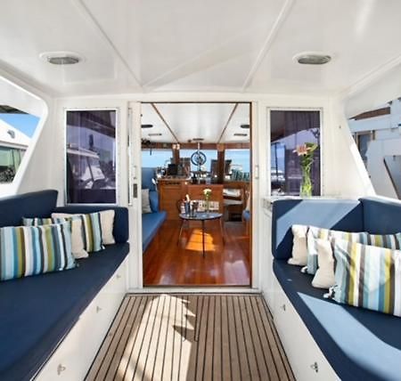 מלון סנט אדריה דה בסוס Charming Boat In Barcelona - Perfect Getaway מראה חיצוני תמונה