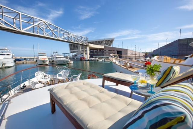 מלון סנט אדריה דה בסוס Charming Boat In Barcelona - Perfect Getaway מראה חיצוני תמונה
