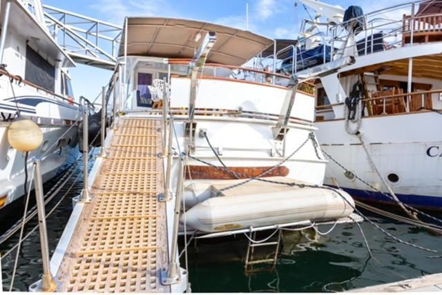 מלון סנט אדריה דה בסוס Charming Boat In Barcelona - Perfect Getaway מראה חיצוני תמונה