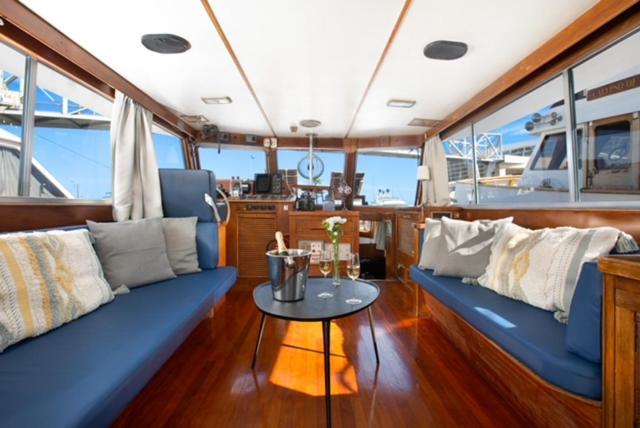 מלון סנט אדריה דה בסוס Charming Boat In Barcelona - Perfect Getaway מראה חיצוני תמונה