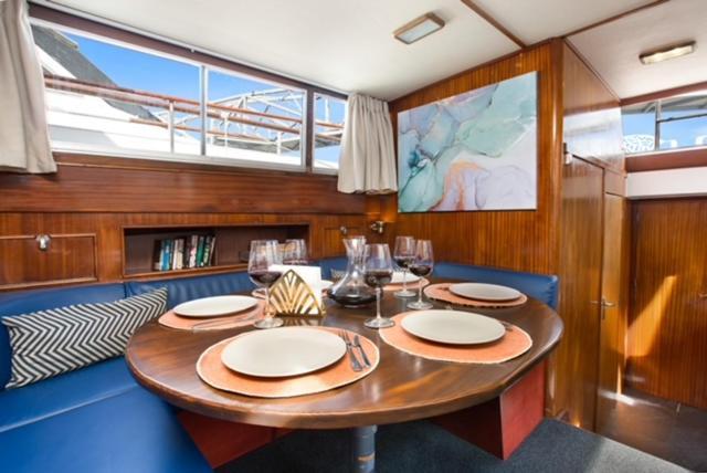 מלון סנט אדריה דה בסוס Charming Boat In Barcelona - Perfect Getaway מראה חיצוני תמונה
