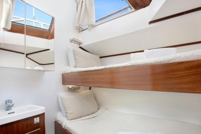 מלון סנט אדריה דה בסוס Charming Boat In Barcelona - Perfect Getaway מראה חיצוני תמונה
